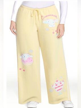 Cinnamoroll Women's Sweet Treats Graphic Fleece Sweatpants